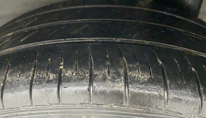 2015 Hyundai Elite i20 MAGNA 1.2, Petrol, Manual, 49,554 km, Left Rear Tyre Tread