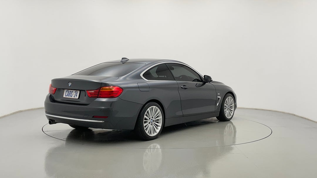 Right Back Diagonal (45- Degree) View