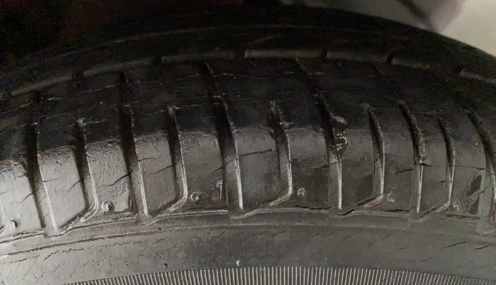 2013 Hyundai i10 MAGNA 1.1, Petrol, Manual, 18,933 km, Left Rear Tyre Tread