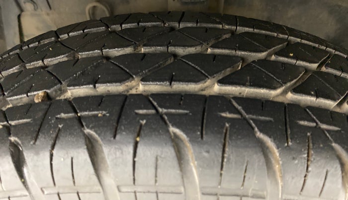 2016 Maruti Swift LDI, Diesel, Manual, 29,876 km, Left Front Tyre Tread