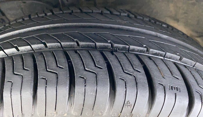 2016 Maruti Ertiga VXI, Petrol, Manual, 50,179 km, Left Front Tyre Tread
