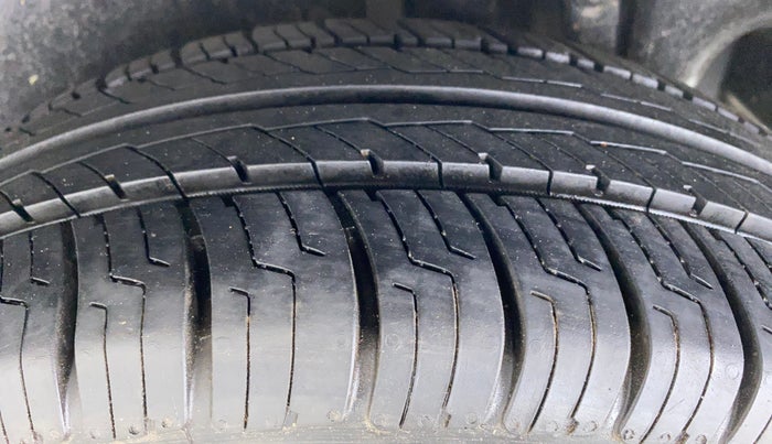 2016 Maruti Ertiga VXI, Petrol, Manual, 50,179 km, Left Rear Tyre Tread