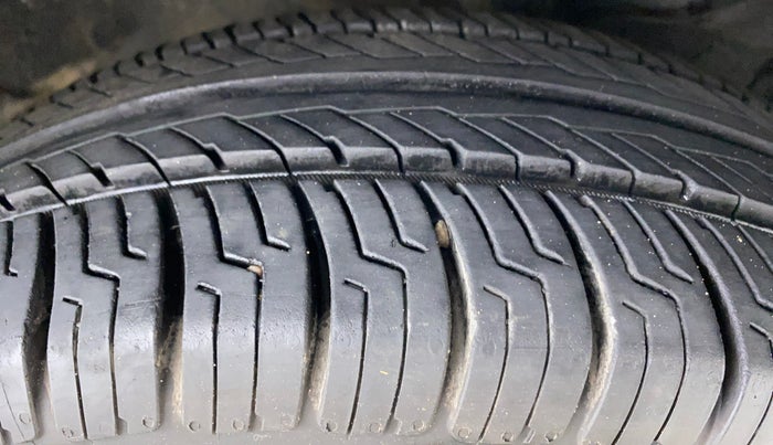 2016 Maruti Ertiga VXI, Petrol, Manual, 50,179 km, Right Front Tyre Tread