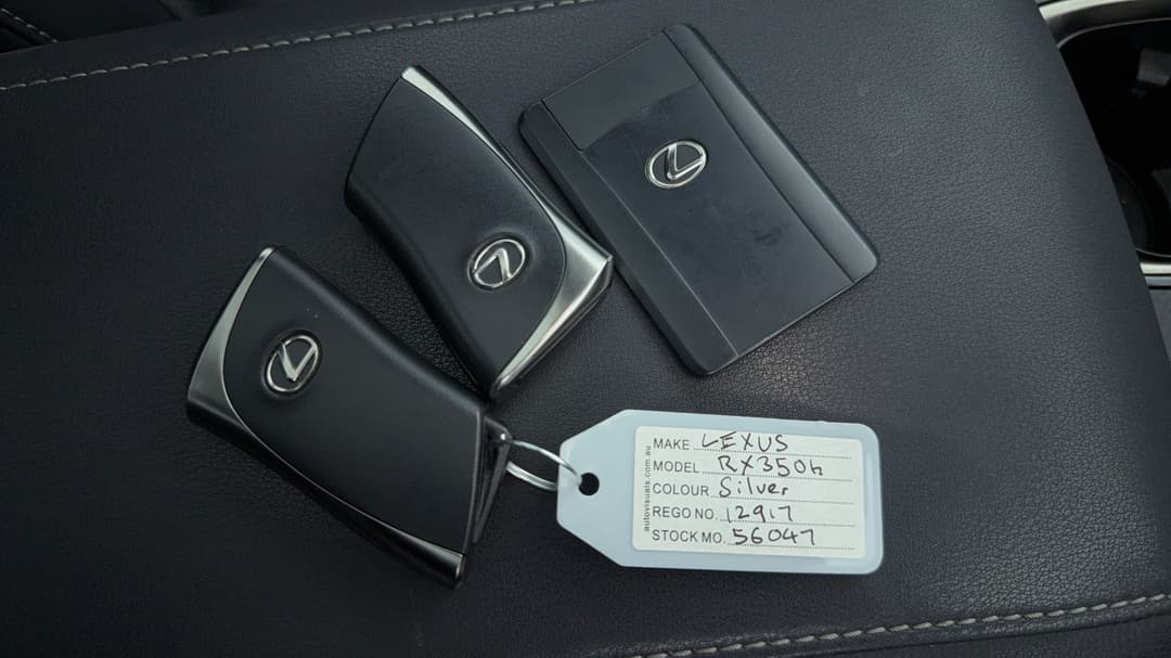 2023 Lexus Rx350h Sports Luxury AWD Hybrid, Automatic, 61929 km, Key Close-up