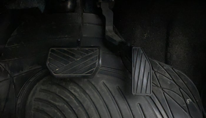 2016 Maruti Wagon R 1.0 VXI AMT, Petrol, Automatic, 45,370 km, Pedals