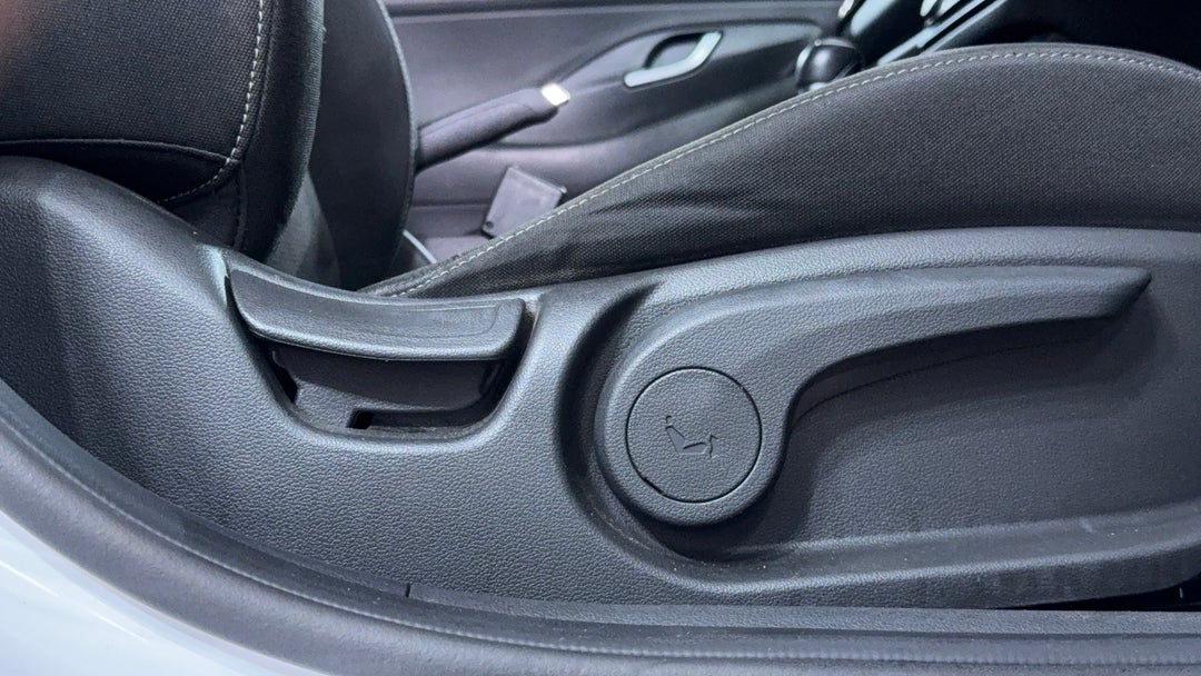 2019 Hyundai i30 Active, Automatic, 165648 km, Drivers Side Adjustment Panel