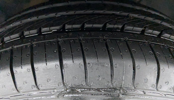 2015 Hyundai Elite i20 SPORTZ 1.2, Petrol, Manual, 38,063 km, Right Front Tyre Tread