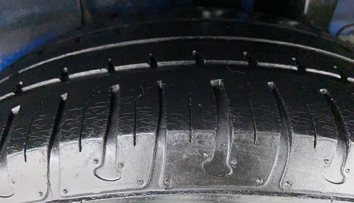2015 Hyundai Elite i20 SPORTZ 1.2, Petrol, Manual, 38,063 km, Left Rear Tyre Tread