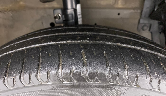2014 Maruti Swift Dzire VDI, Diesel, Manual, 1,07,662 km, Right Front Tyre Tread