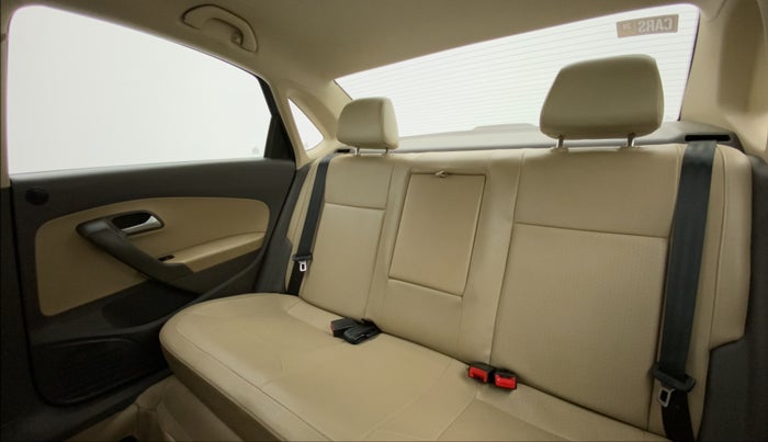 2015 Volkswagen Vento HIGHLINE 1.6 MPI, Petrol, Manual, 46,764 km, Right Side Rear Door Cabin