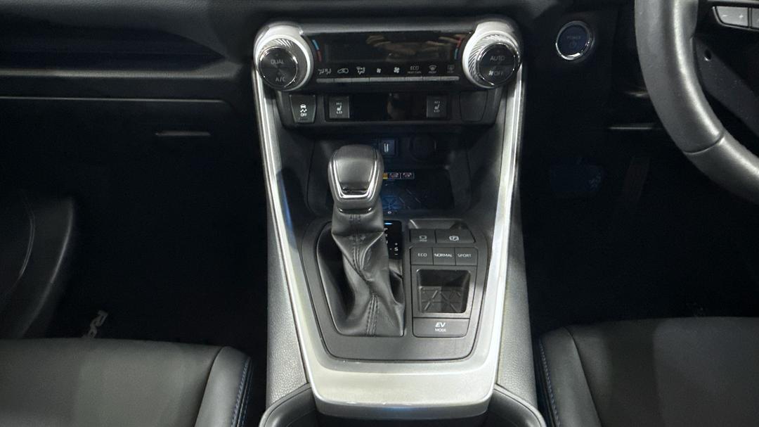 2022 Toyota RAV4 Xse (2WD) Hybrid, Automatic, 35441 km, Gear Lever 