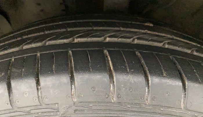 2018 Hyundai Creta SX 1.6 DIESEL, Diesel, Manual, 1,28,412 km, Left Front Tyre Tread