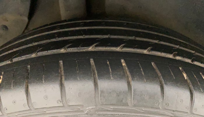 2018 Hyundai Creta SX 1.6 DIESEL, Diesel, Manual, 1,28,412 km, Right Rear Tyre Tread