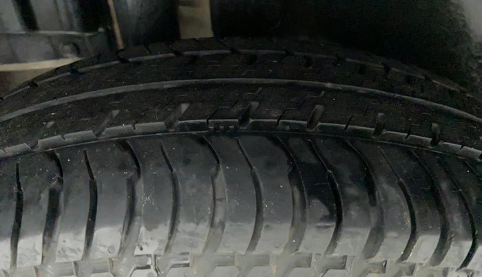 2015 Maruti Swift VDI ABS, Diesel, Manual, Right Rear Tyre Tread
