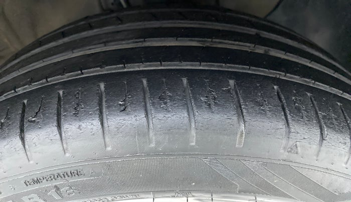 2018 Hyundai Elite i20 ASTA 1.2 (O), Petrol, Manual, 22,543 km, Right Front Tyre Tread