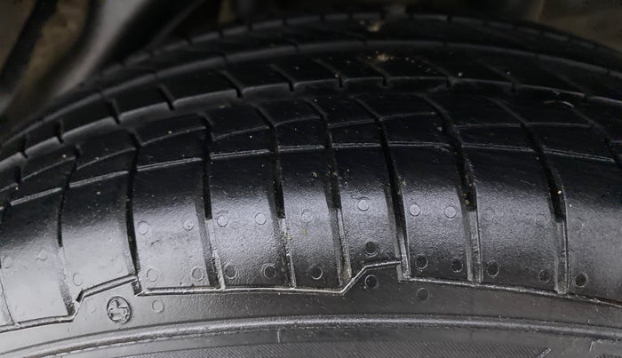 2014 Honda Brio S MT, Petrol, Manual, 75,029 km, Left Rear Tyre Tread
