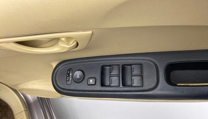 2014 Honda Brio S MT, Petrol, Manual, 75,029 km, Right front window switch / handle - Power window makes minor noise
