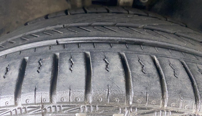 2014 Volkswagen Vento HIGHLINE PETROL, Petrol, Manual, 89,614 km, Right Front Tyre Tread