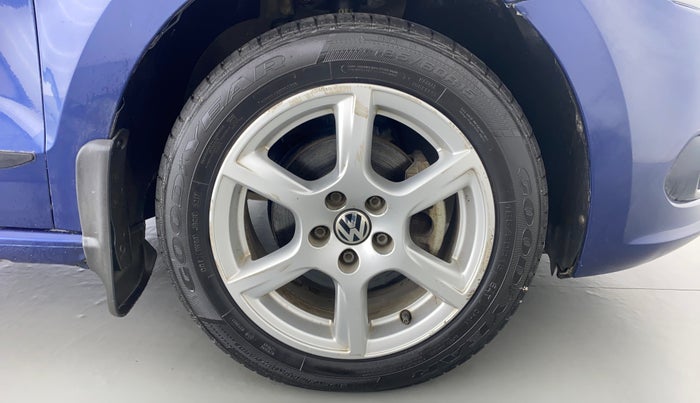 2014 Volkswagen Vento HIGHLINE PETROL, Petrol, Manual, 89,614 km, Right Front Wheel