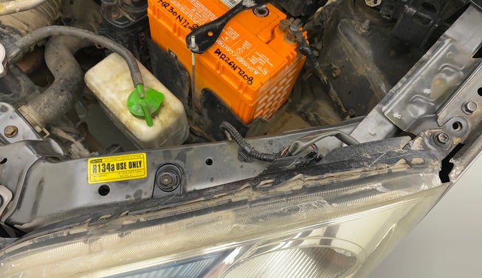2014 Maruti Wagon R 1.0 VXI, Petrol, Manual, 97,752 km, Left headlight - Clamp has minor damage