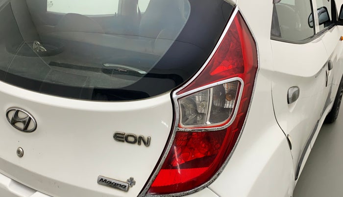 2013 Hyundai Eon MAGNA +, Petrol, Manual, 36,821 km, Right tail light - Minor scratches