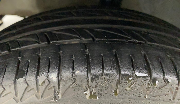 2013 Hyundai Eon MAGNA +, Petrol, Manual, 36,821 km, Left Front Tyre Tread