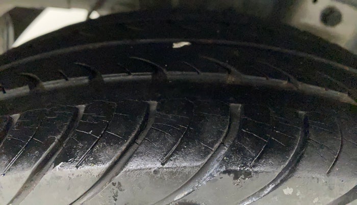 2013 Hyundai Eon MAGNA +, Petrol, Manual, 36,821 km, Right Rear Tyre Tread