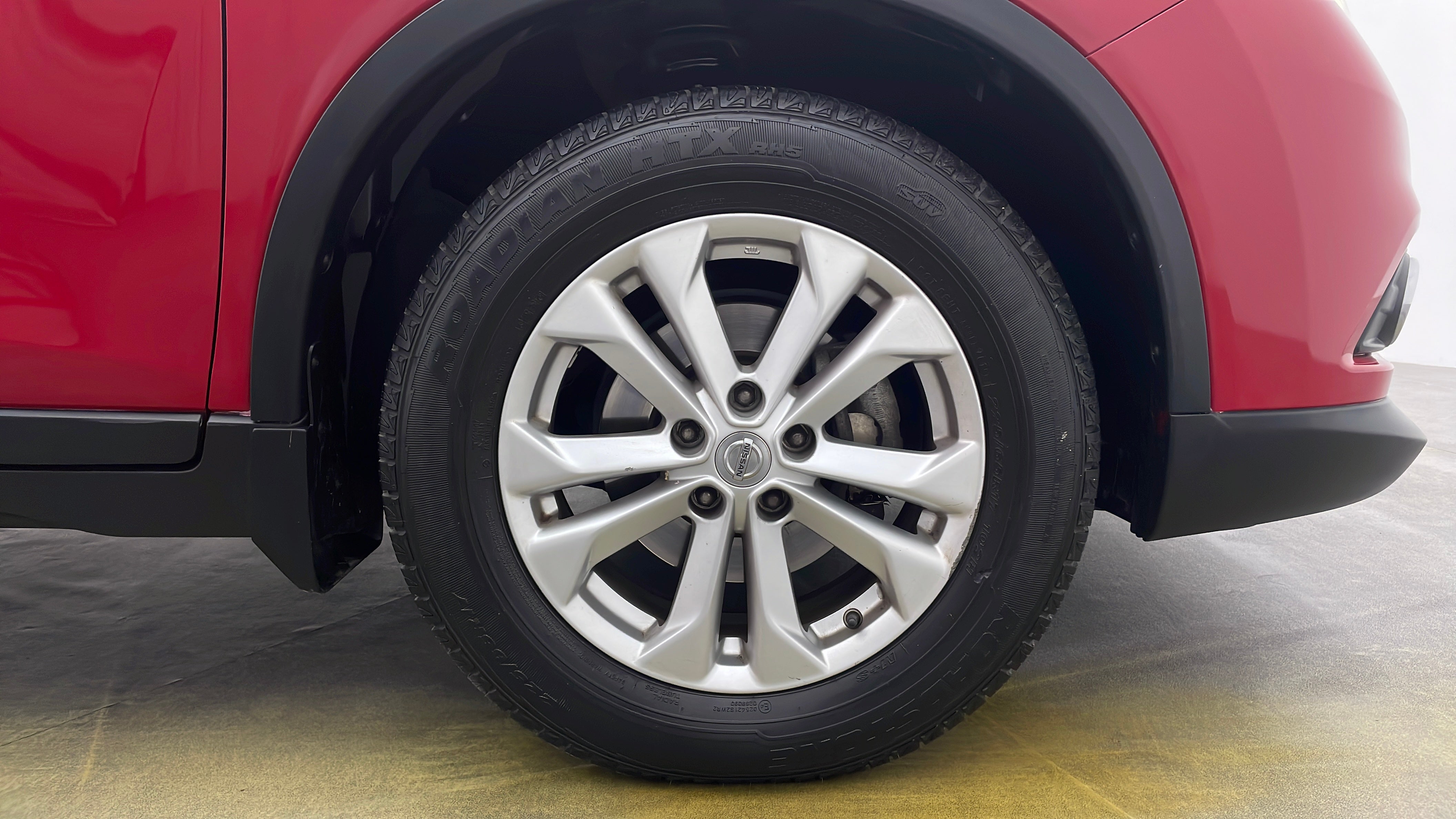 Nissan X-Trail-Right Front Tyre