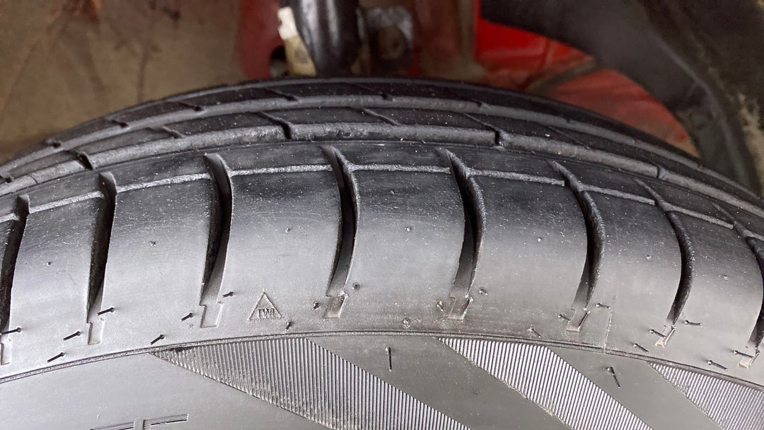 Right Front Tyre Tread