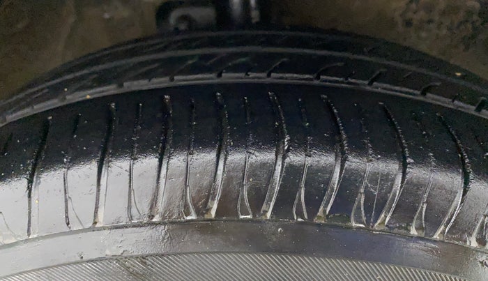 2016 Maruti Celerio ZXI, Petrol, Manual, 1,23,186 km, Right Front Tyre Tread