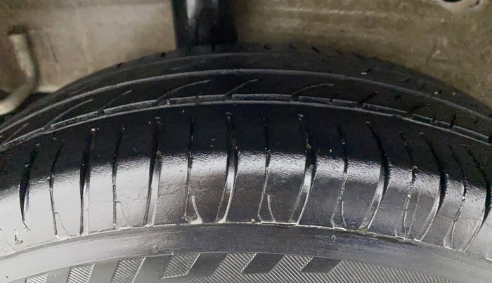 2016 Maruti Celerio ZXI, Petrol, Manual, 1,23,186 km, Right Rear Tyre Tread