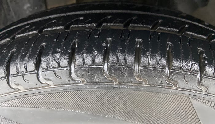 2018 Renault Kwid RXT, Petrol, Manual, 26,097 km, Left Front Tyre Tread