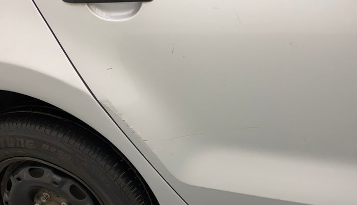 2012 Volkswagen Vento TRENDLINE 1.6, Petrol, Manual, 1,21,003 km, Right rear door - Minor scratches