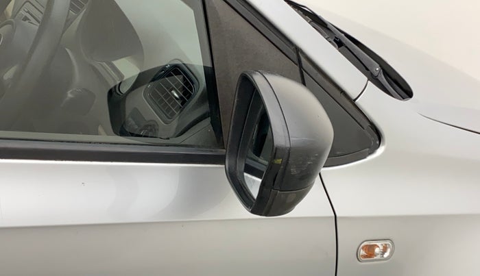 2012 Volkswagen Vento TRENDLINE 1.6, Petrol, Manual, 1,21,003 km, Right rear-view mirror - Minor scratches