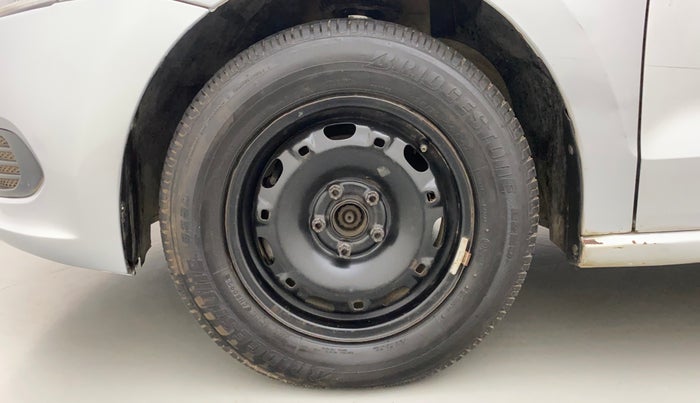 2012 Volkswagen Vento TRENDLINE 1.6, Petrol, Manual, 1,21,003 km, Left Front Wheel