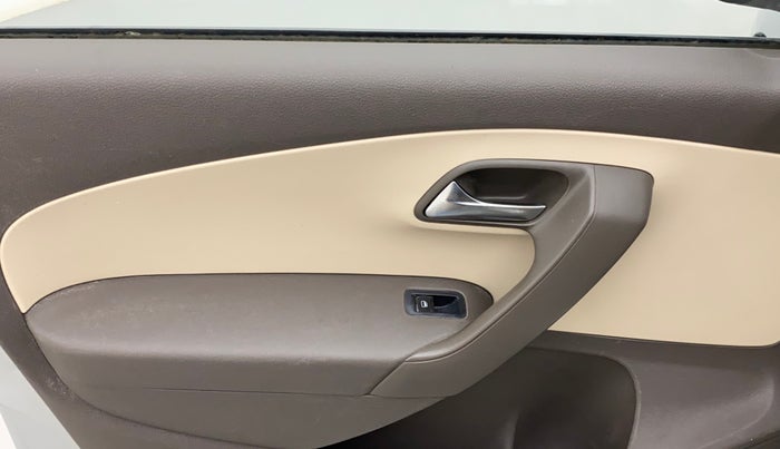 2012 Volkswagen Vento TRENDLINE 1.6, Petrol, Manual, 1,21,003 km, Left front window switch / handle - Power window makes minor noise
