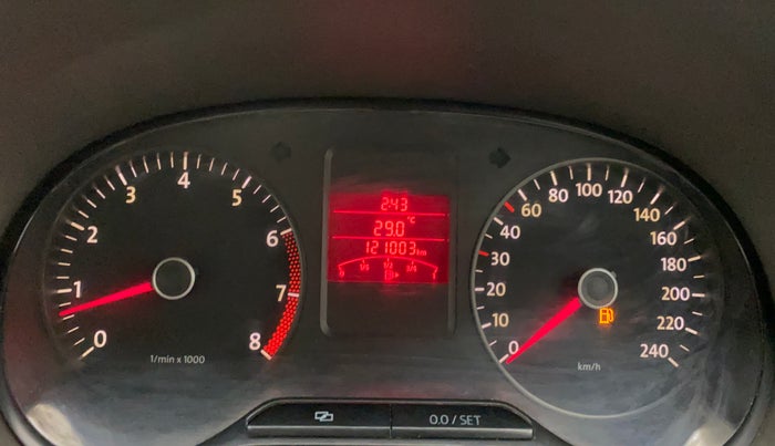 2012 Volkswagen Vento TRENDLINE 1.6, Petrol, Manual, 1,21,003 km, Odometer Image