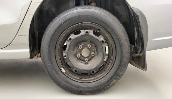 2012 Volkswagen Vento TRENDLINE 1.6, Petrol, Manual, 1,21,003 km, Left Rear Wheel
