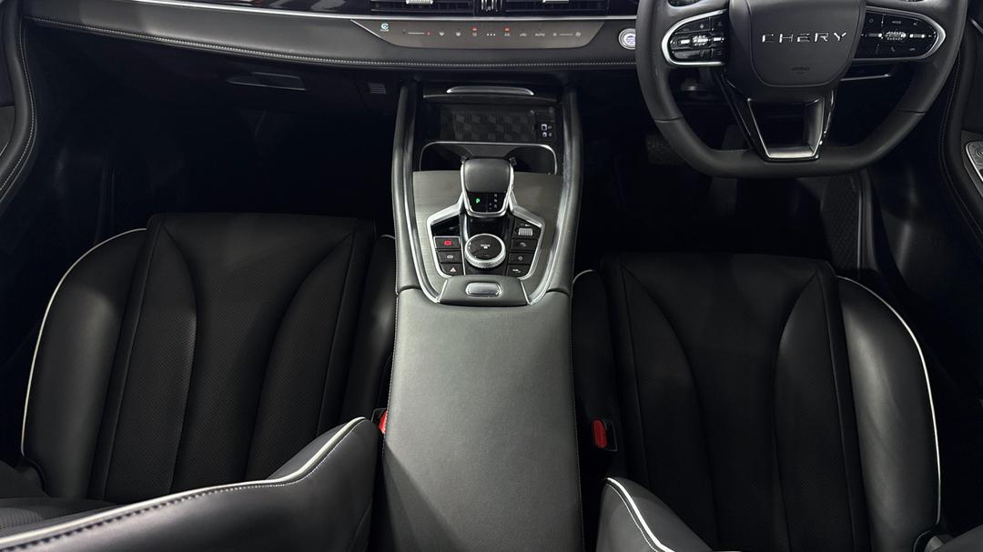 2023 Chery Tiggo 7 Pro Ultimate AWD, Automatic, 25500 km, Center Console