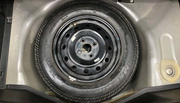 2015 Maruti Swift VXI, Petrol, Manual, 33,509 km, Spare Tyre