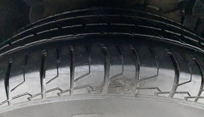 2017 Maruti S Cross ZETA SHVS, Diesel, Manual, 60,178 km, Right Front Tyre Tread