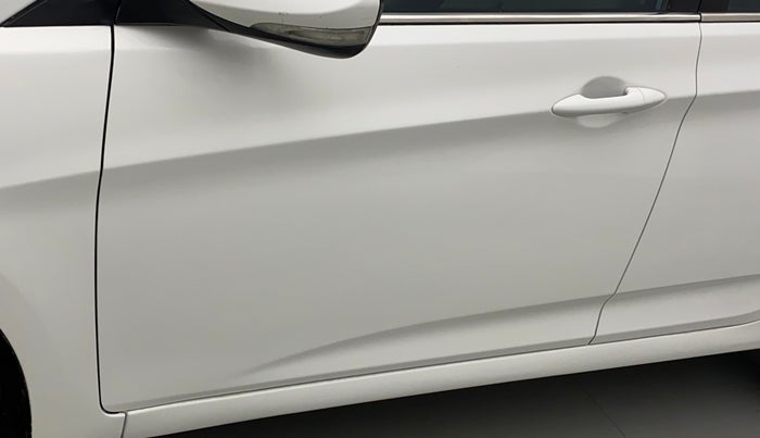 2016 Hyundai Verna 1.6 CRDI SX, Diesel, Manual, 1,15,155 km, Front passenger door - Slight discoloration