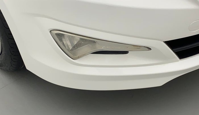 2016 Hyundai Verna 1.6 CRDI SX, Diesel, Manual, 1,15,155 km, Right fog light - Not working