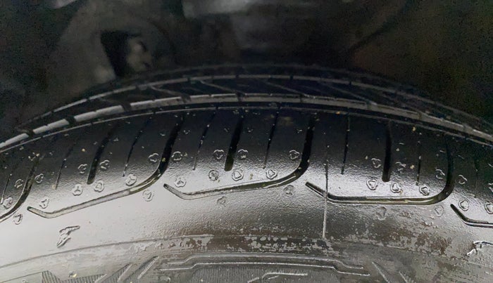 2016 Hyundai Verna 1.6 CRDI SX, Diesel, Manual, 1,15,155 km, Left Front Tyre Tread