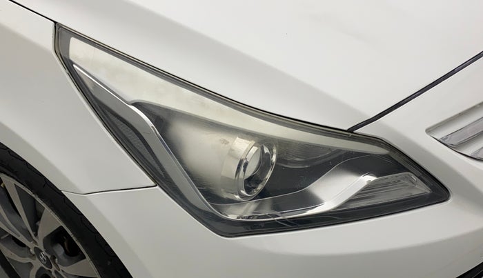 2016 Hyundai Verna 1.6 CRDI SX, Diesel, Manual, 1,15,155 km, Right headlight - Minor scratches