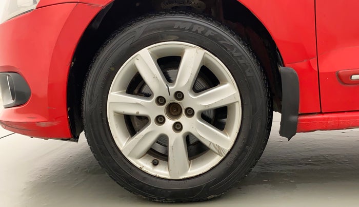 2011 Volkswagen Vento HIGHLINE 1.6 MPI, Petrol, Manual, 35,257 km, Left Front Wheel