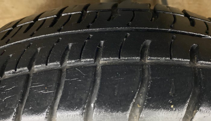 2015 Maruti Alto 800 LXI, Petrol, Manual, 23,300 km, Left Front Tyre Tread