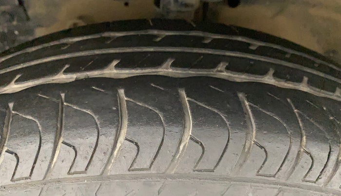 2015 Maruti Swift VXI, Petrol, Manual, 47,606 km, Left Front Tyre Tread