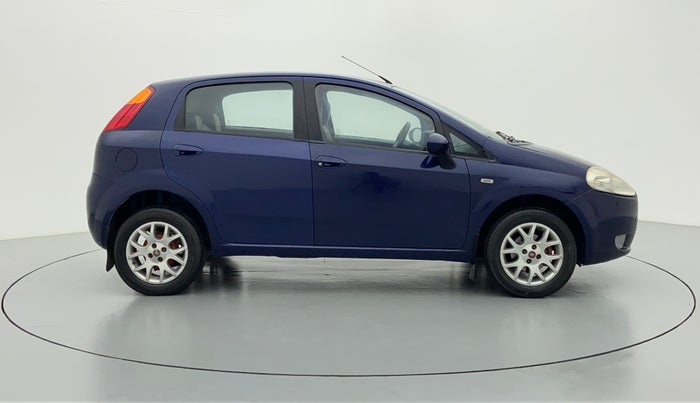 2014 Fiat Grand Punto EMOTION 1.3, Diesel, Manual, 1,27,715 km, Right Side View