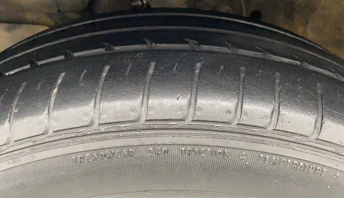 2016 Honda Jazz 1.2 V MT, Petrol, Manual, 27,819 km, Left Front Tyre Tread